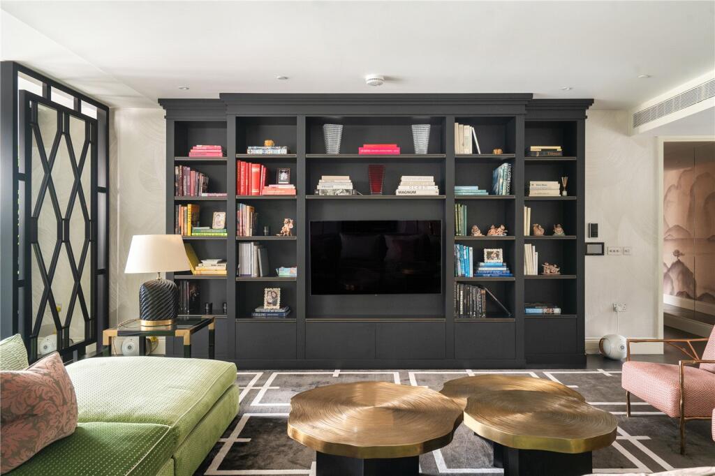 3 bedroom apartment for sale in Capital Building, Embassy Gardens, 8 Union Square, London, SW11